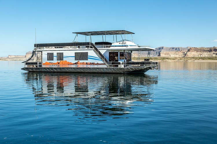 Discovery XL houseboat