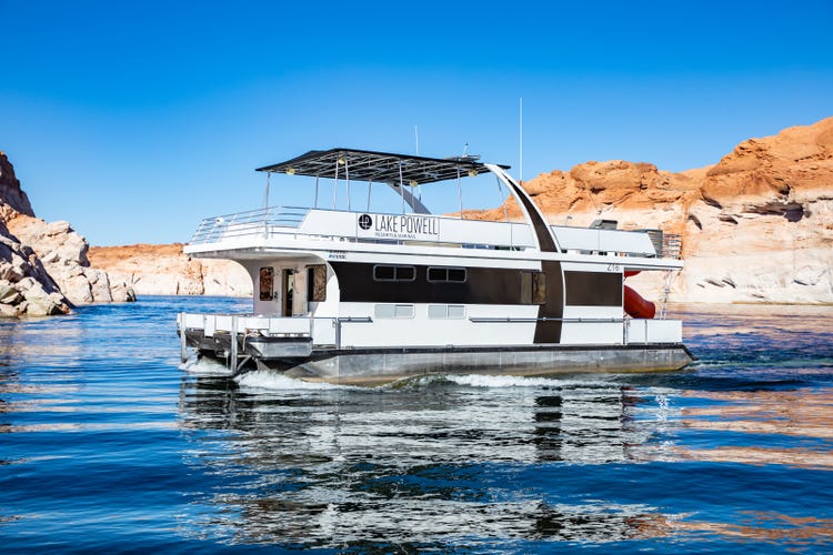 Houseboat traveling on Lake Powell