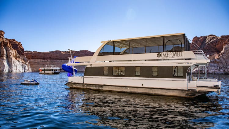 Rental Houseboat on Lake Powell