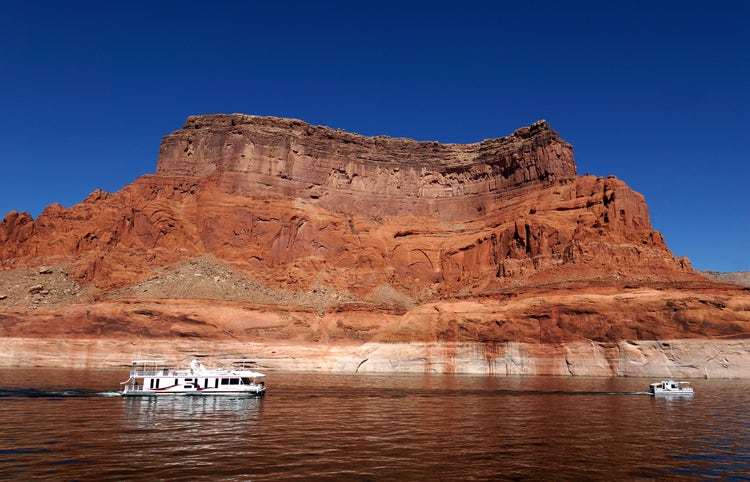 Houseboat traveling on Lake Powell